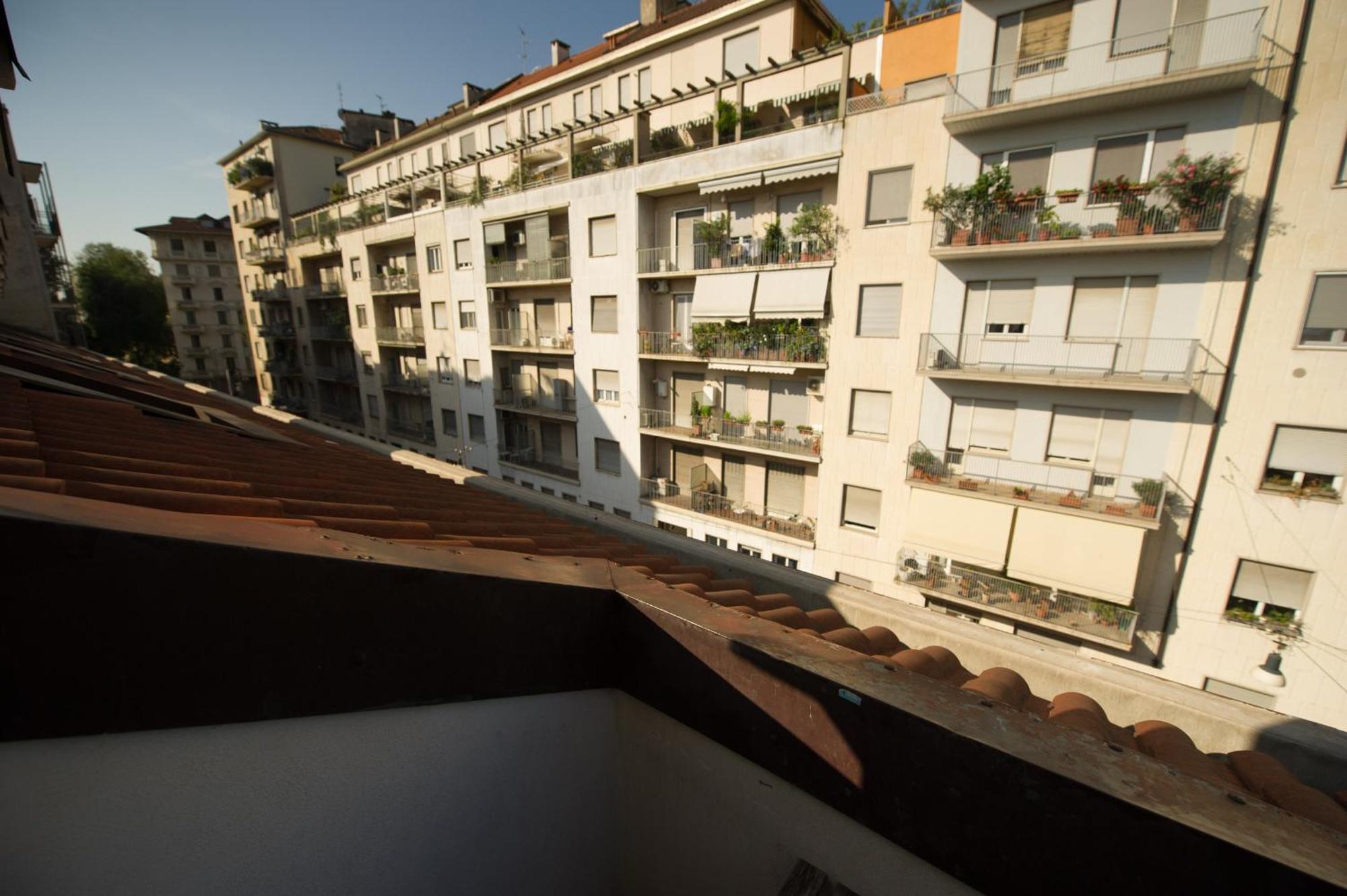 Amazing Attic Max 10 People With Parking & Wifi, Near To 3 Tram Lines And To The Metro - Well Connected To Airports And To The Train Station — Photos 1